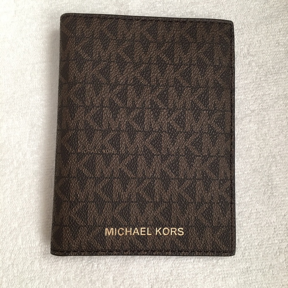 New - Michael Kors Bedford Travel Passport Wallet - NWOT